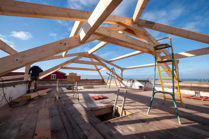 Dubourdieu et Fils est votre partenaire pour une toiture durable et conforme à Soustons.